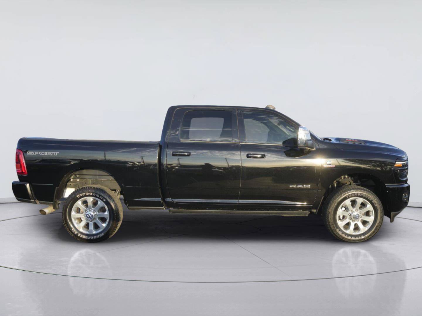 Used 2025 RAM 2500 Laramie AWD/4WD image 5