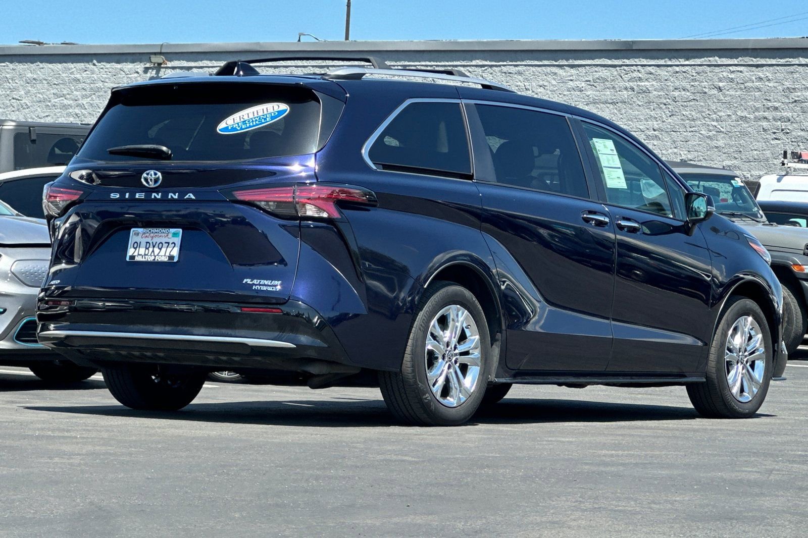 Used 2024 Toyota Sienna Platinum AWD/4WD image 4