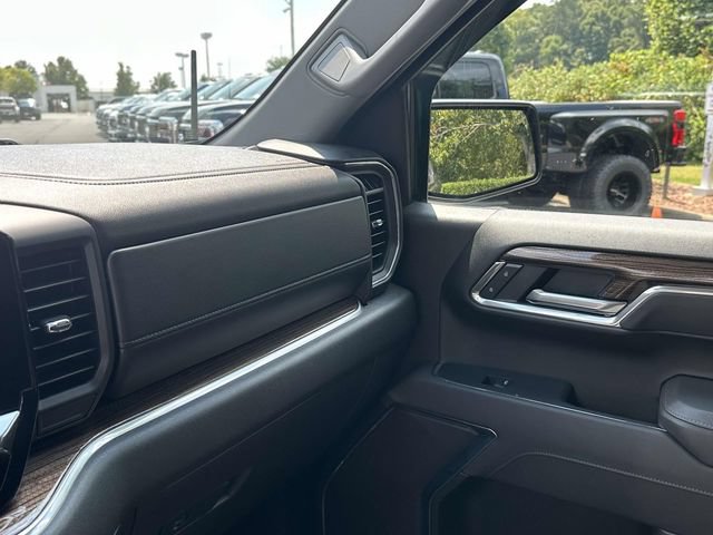 Used 2025 Chevrolet Silverado 1500 LT Trail Boss w/ Dark Appearance Package AWD/4WD image 32