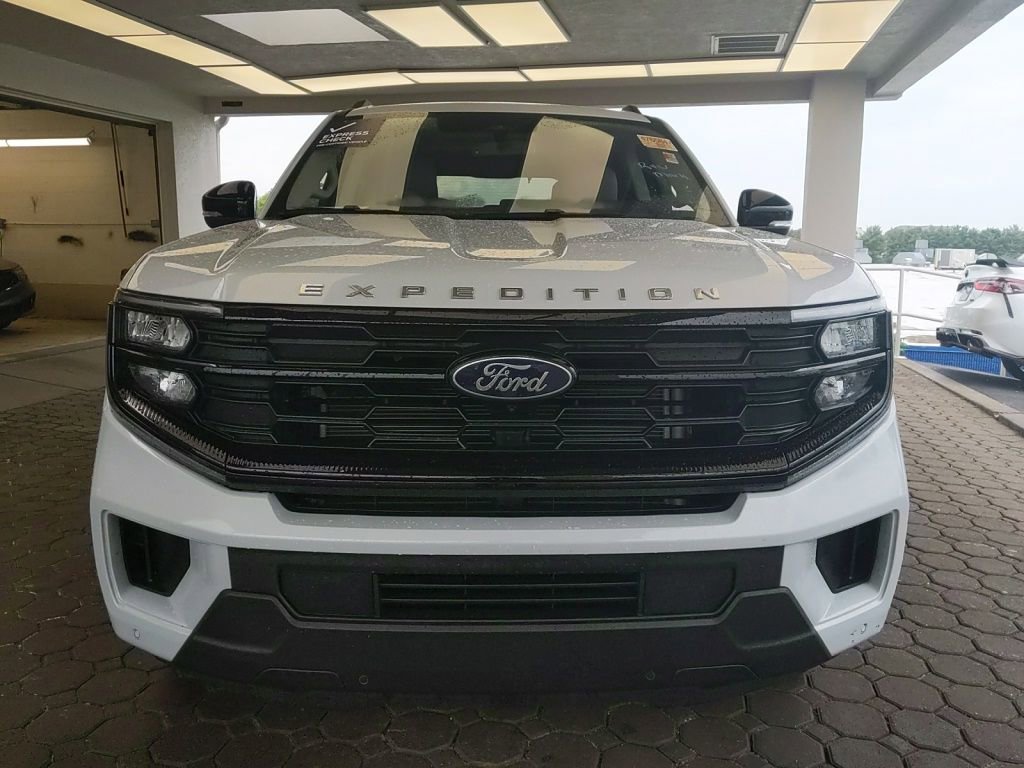 Certified 2025 Ford Expedition Active RWD image 2