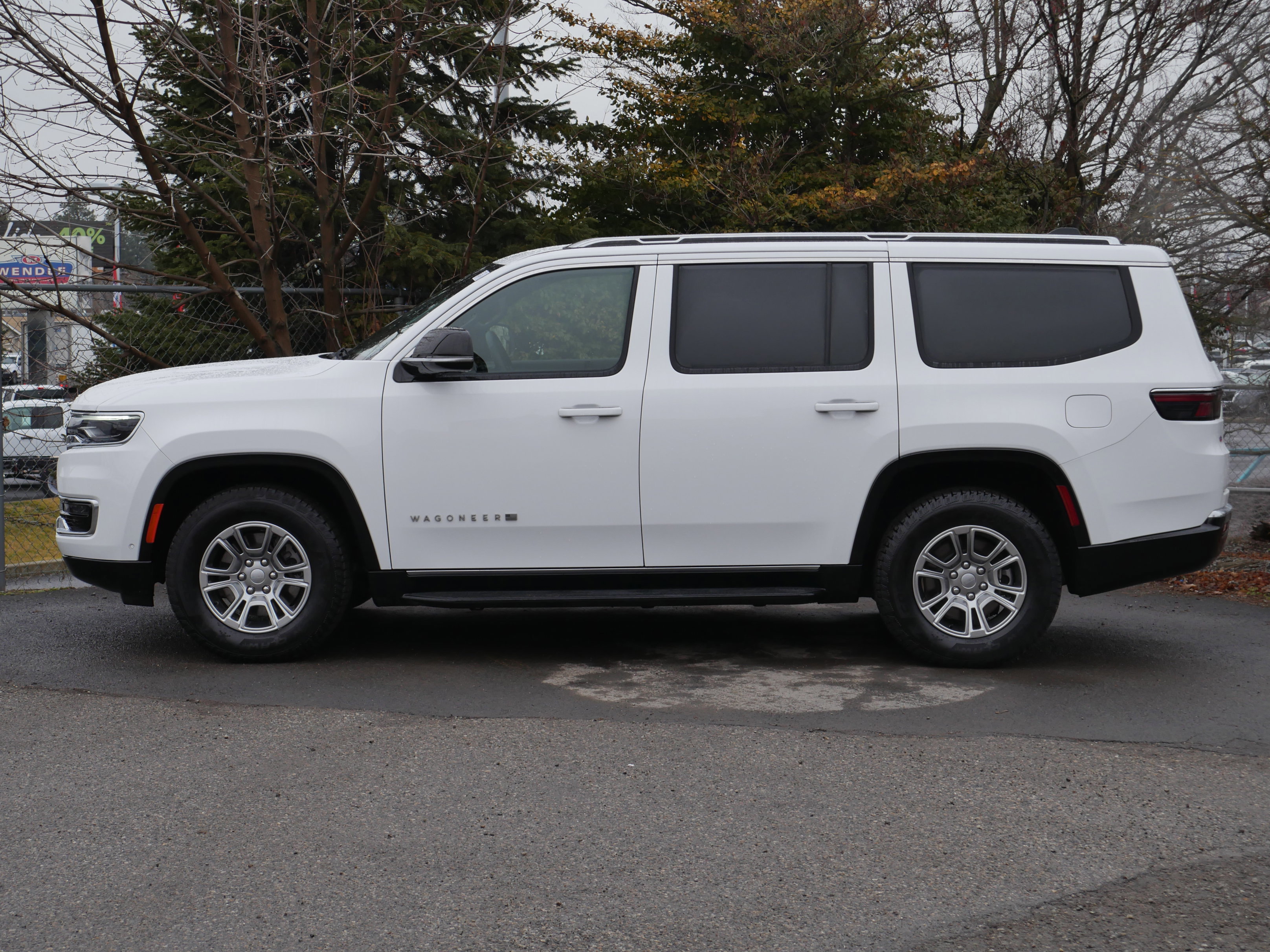 Used 2024 Jeep Wagoneer 4WD image 5