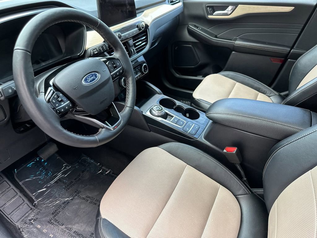 Certified 2022 Ford Escape Titanium w/ Titanium Premium Package image 9
