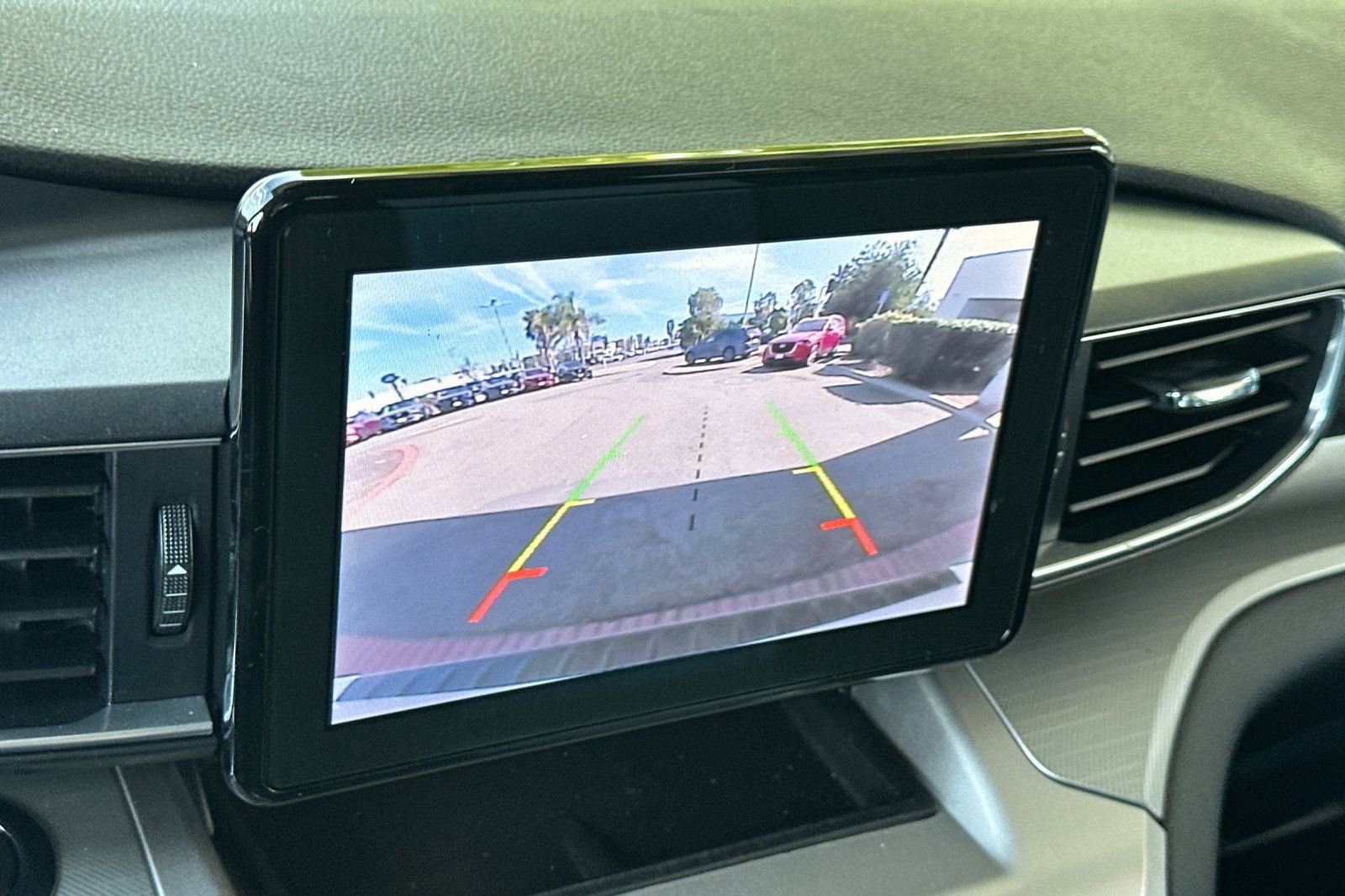 Certified 2022 Ford Explorer XLT w/ Equipment Group 202A image 28