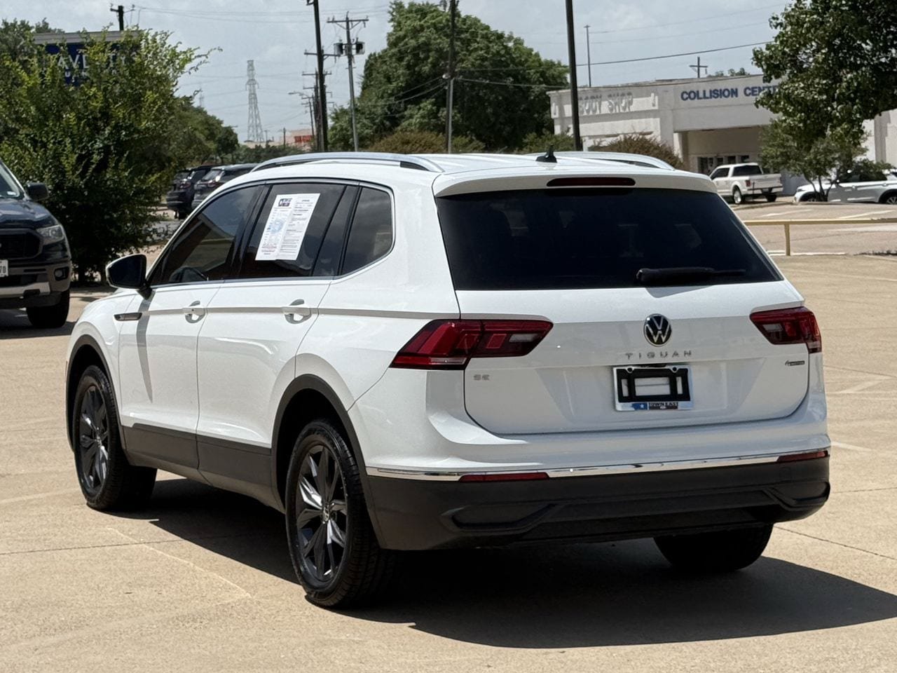 Used 2022 Volkswagen Tiguan SE AWD/4WD image 5