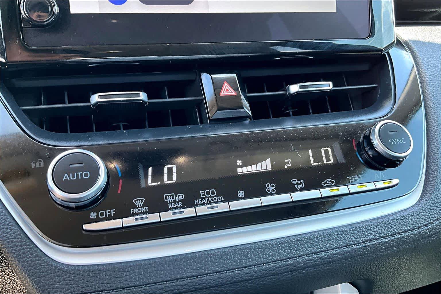 Used 2024 Toyota Corolla Cross XLE FWD image 32