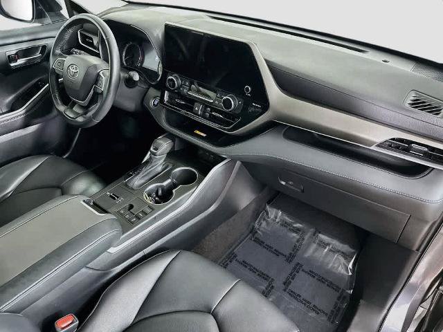 Used 2023 Toyota Highlander XLE FWD image 34