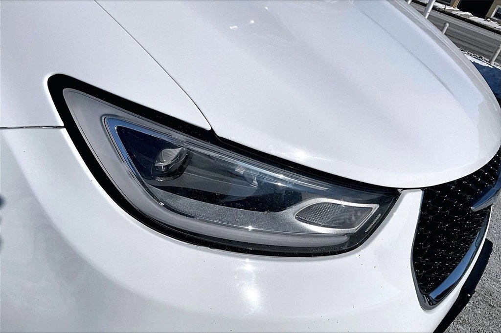 Used 2023 Chrysler Pacifica Limited image 29