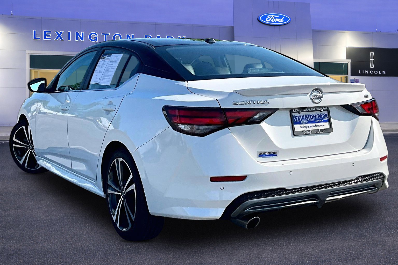 Used 2020 Nissan Sentra SR w/ Premium Package FWD image 4
