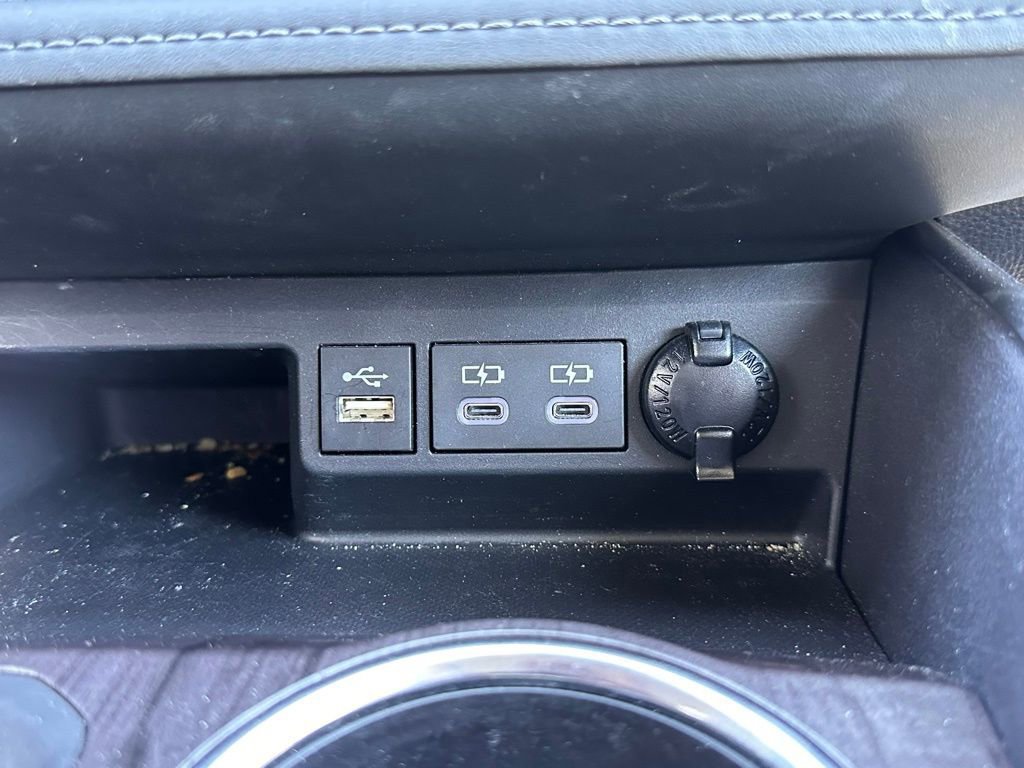 Used 2024 Toyota Highlander Limited AWD/4WD image 34