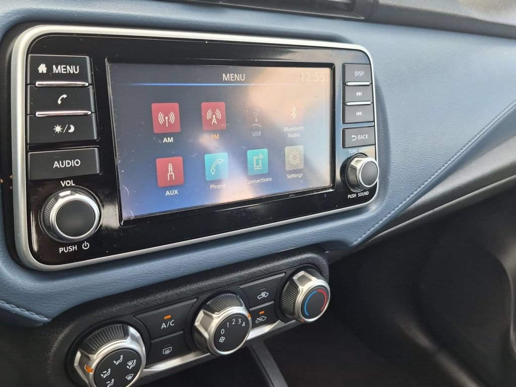 Used 2025 Nissan Versa SV FWD image 17