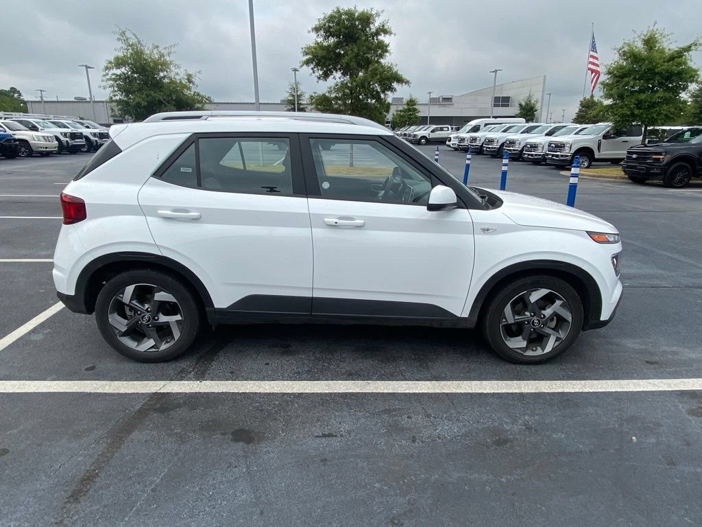 Used 2025 Hyundai Venue SEL FWD image 8