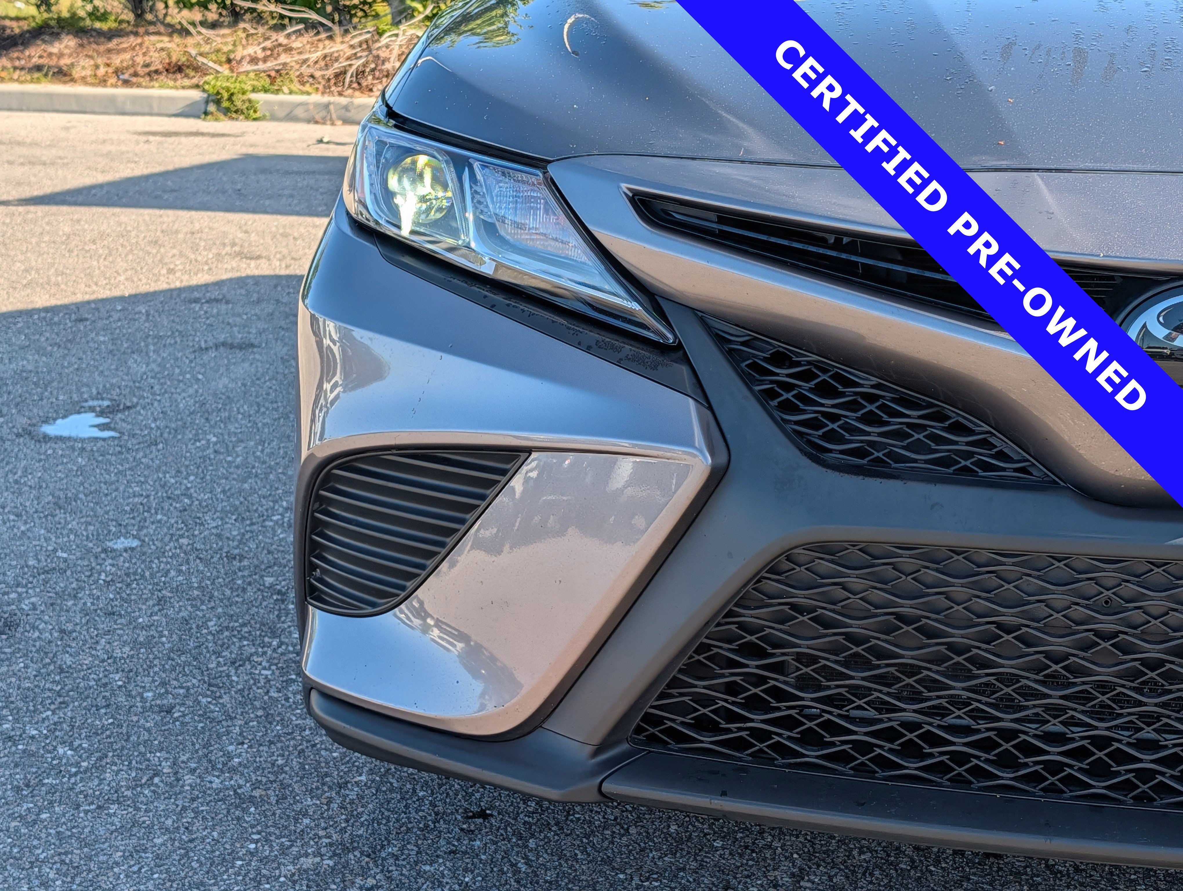 Used 2018 Toyota Camry SE w/ Moonroof Package FWD image 9