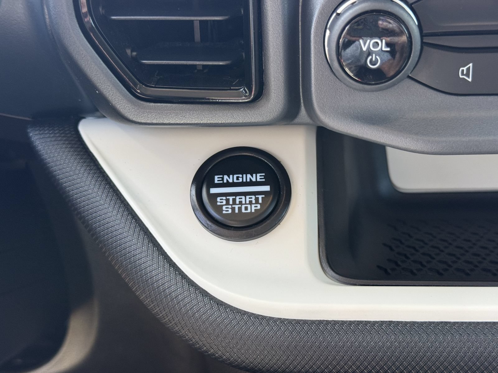 Certified 2024 Ford Bronco Sport Heritage w/ Heritage Convenience Package AWD/4WD image 33