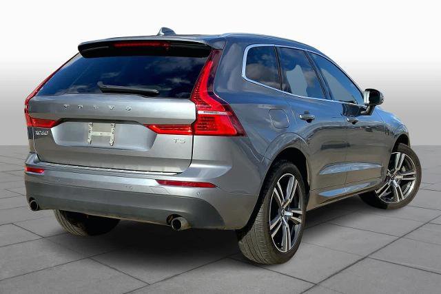 Used 2021 Volvo XC60 T5 Momentum w/ Premium Package image 4