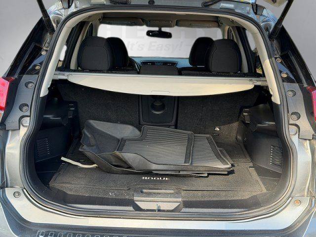 Used 2017 Nissan Rogue SV w/ SV Premium Package AWD/4WD image 27
