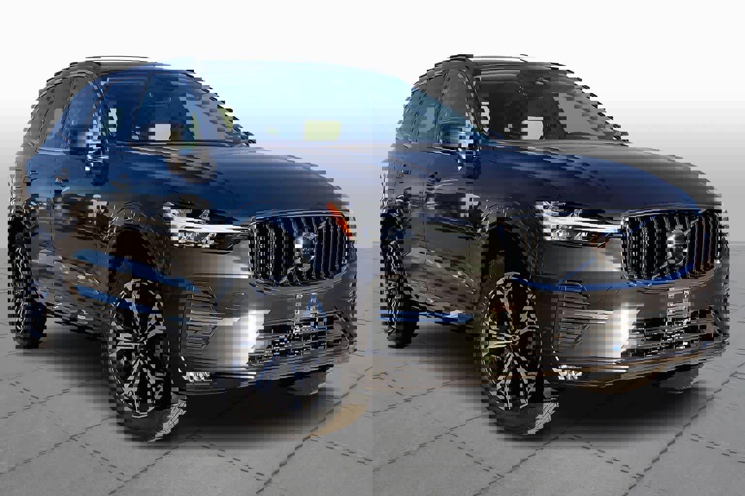 Used 2022 Volvo XC60 B5 Momentum w/ Protection Package Premier image 2