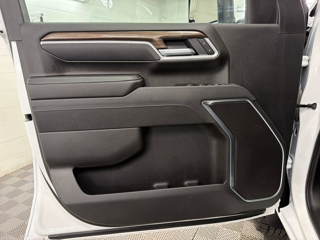 Used 2025 Chevrolet Silverado 2500 LT w/ Convenience Package image 16