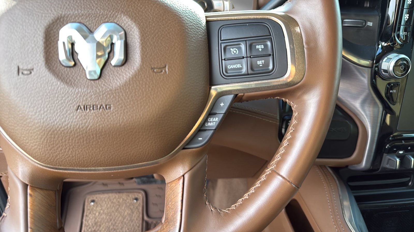 Used 2022 RAM 2500 Limited AWD/4WD image 16