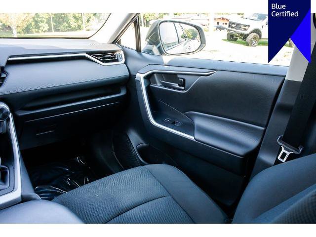 Used 2021 Toyota RAV4 LE w/ Carpet Mat Package (TMS) AWD/4WD image 15