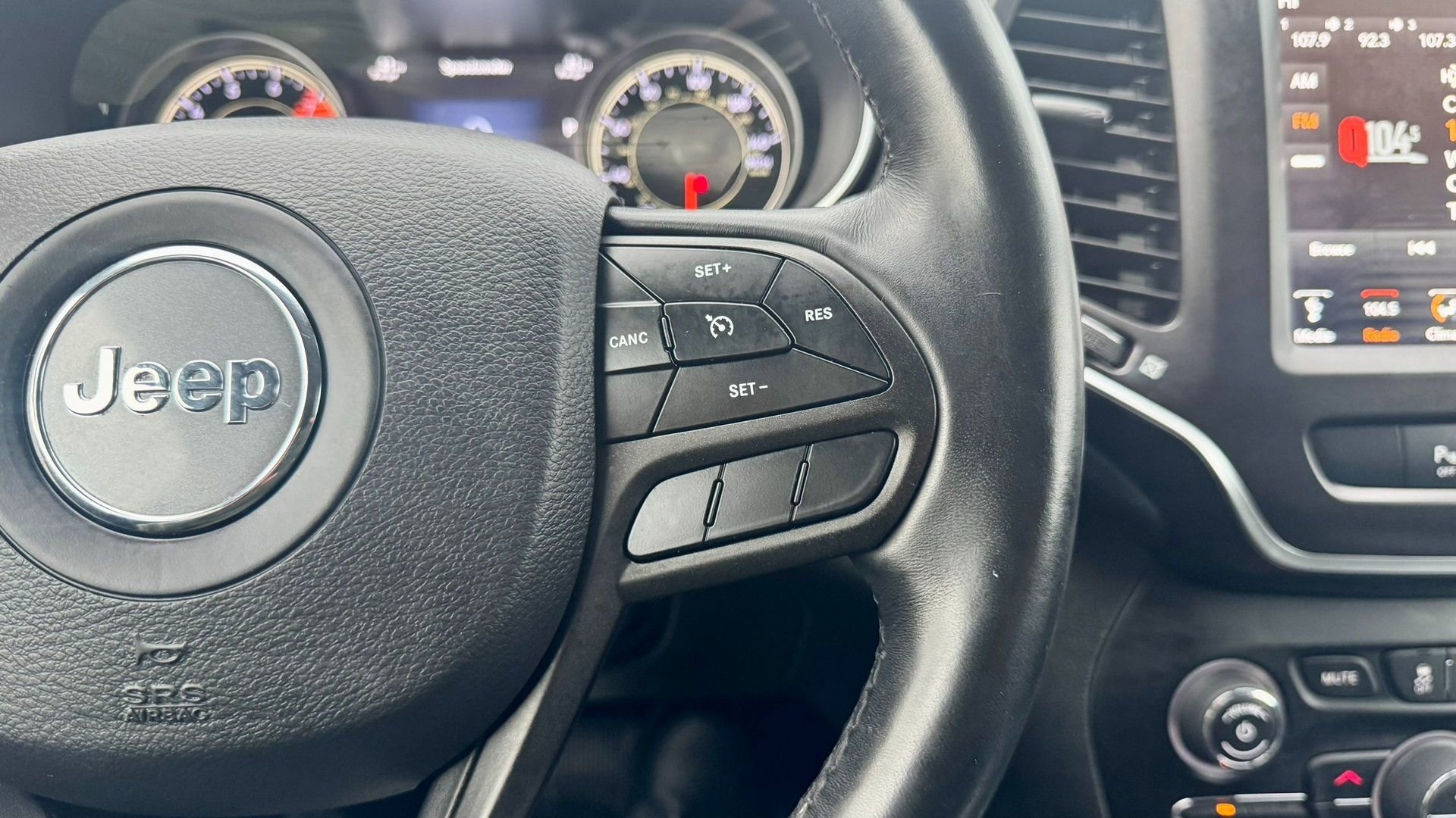 Used 2019 Jeep Cherokee Trailhawk w/ Cold Weather Group image 34