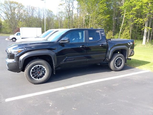 Used 2024 Toyota Tacoma TRD Off-Road AWD/4WD image 3