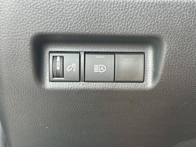 Used 2021 Toyota RAV4 LE AWD/4WD image 19