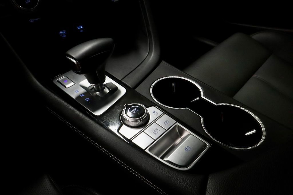 Used 2023 Genesis G70 2.0T image 32