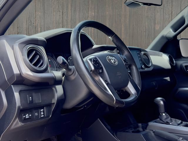 Used 2020 Toyota Tacoma TRD Off-Road AWD/4WD image 16