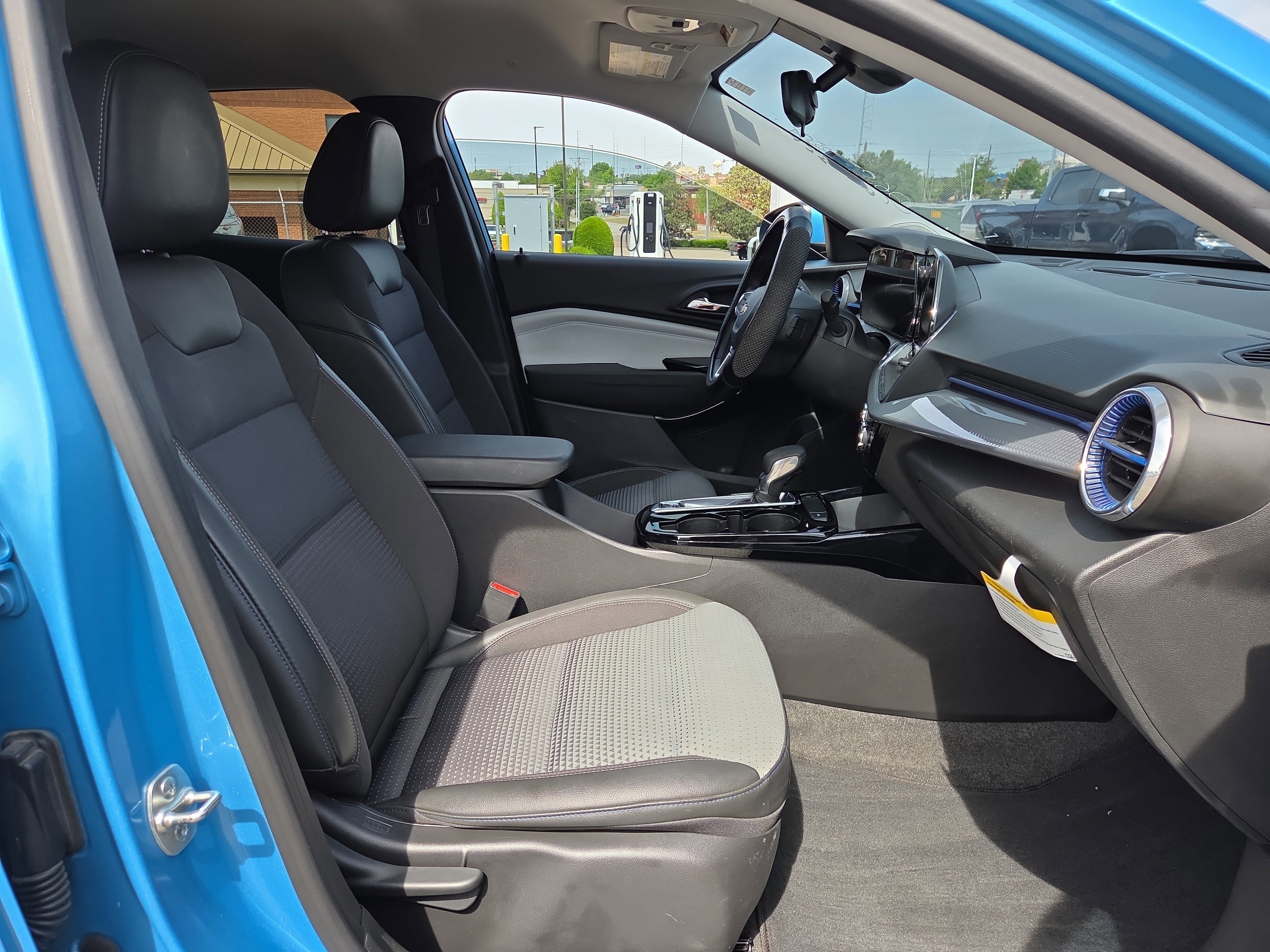 Used 2025 Chevrolet Trax LT w/ Driver Confidence Package FWD image 15