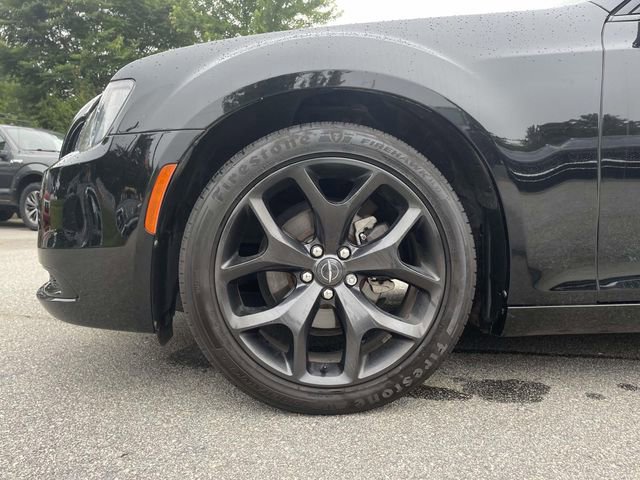 Used 2021 Chrysler 300 Touring w/ Sport Appearance Package RWD image 9