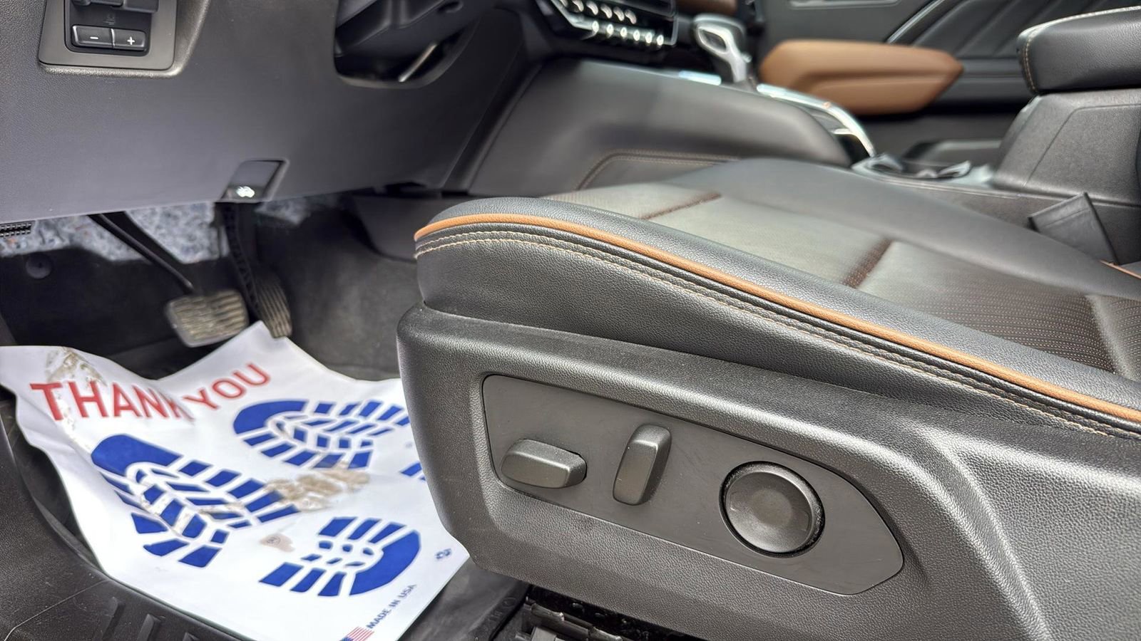 Used 2023 GMC Canyon AT4 w/ AT4 Premium Package image 9