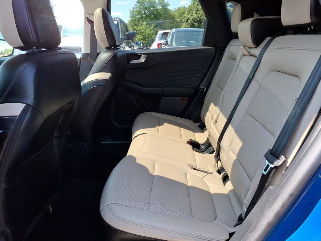 Certified 2022 Ford Escape Titanium FWD image 11