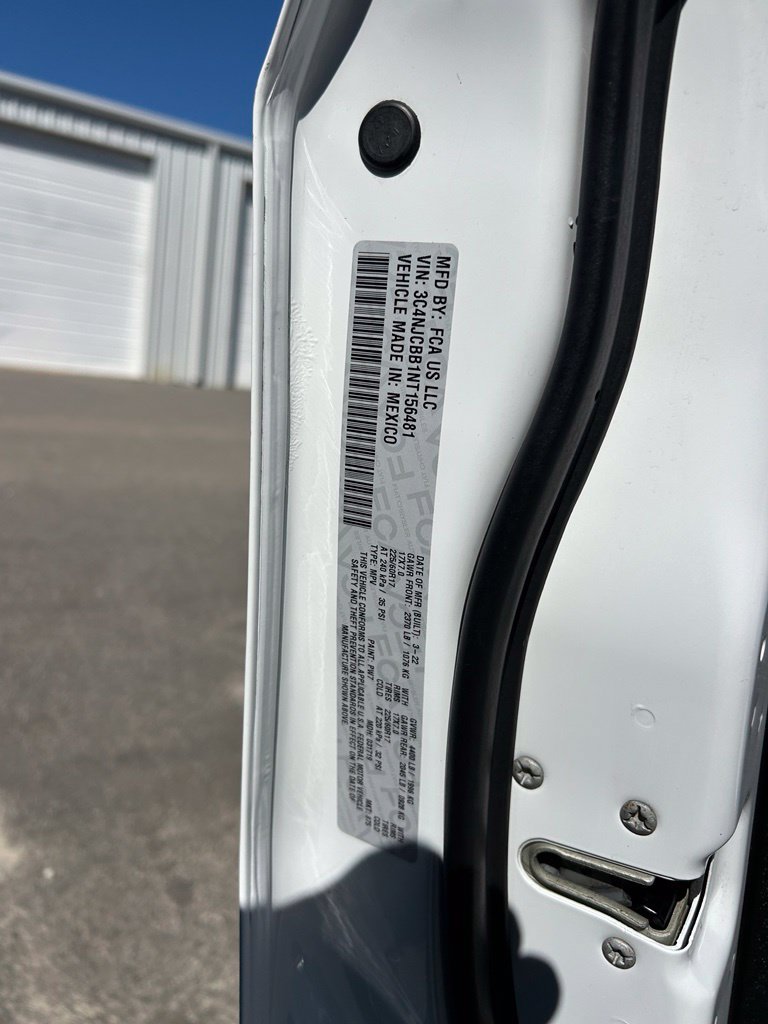 Used 2022 Jeep Compass Latitude FWD image 11