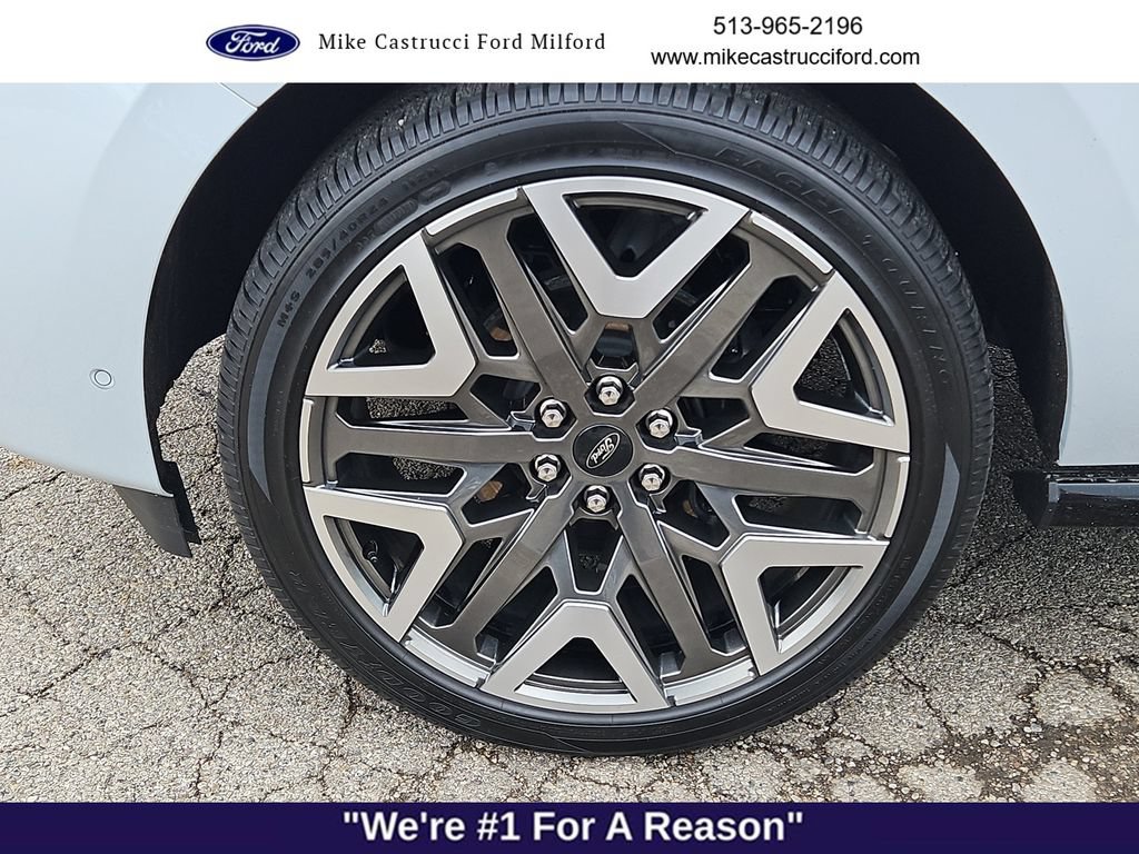 Certified 2025 Ford Expedition Platinum w/ Platinum Ultimate Package AWD/4WD image 9