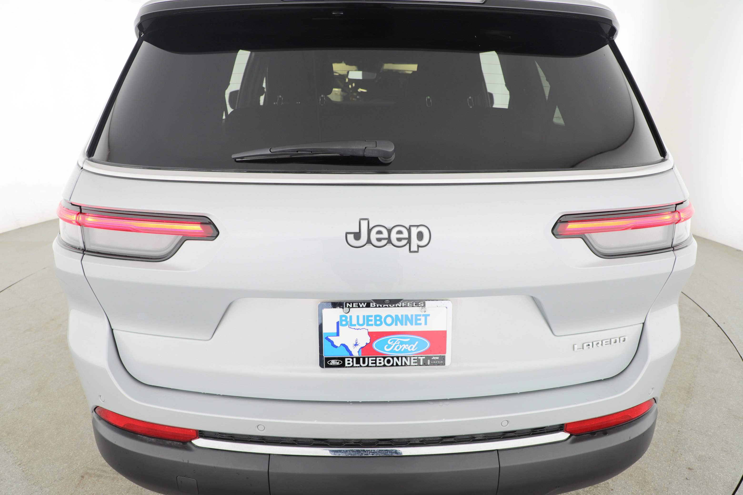 Used 2025 Jeep Grand Cherokee L Laredo w/ Luxury Tech Group I image 2