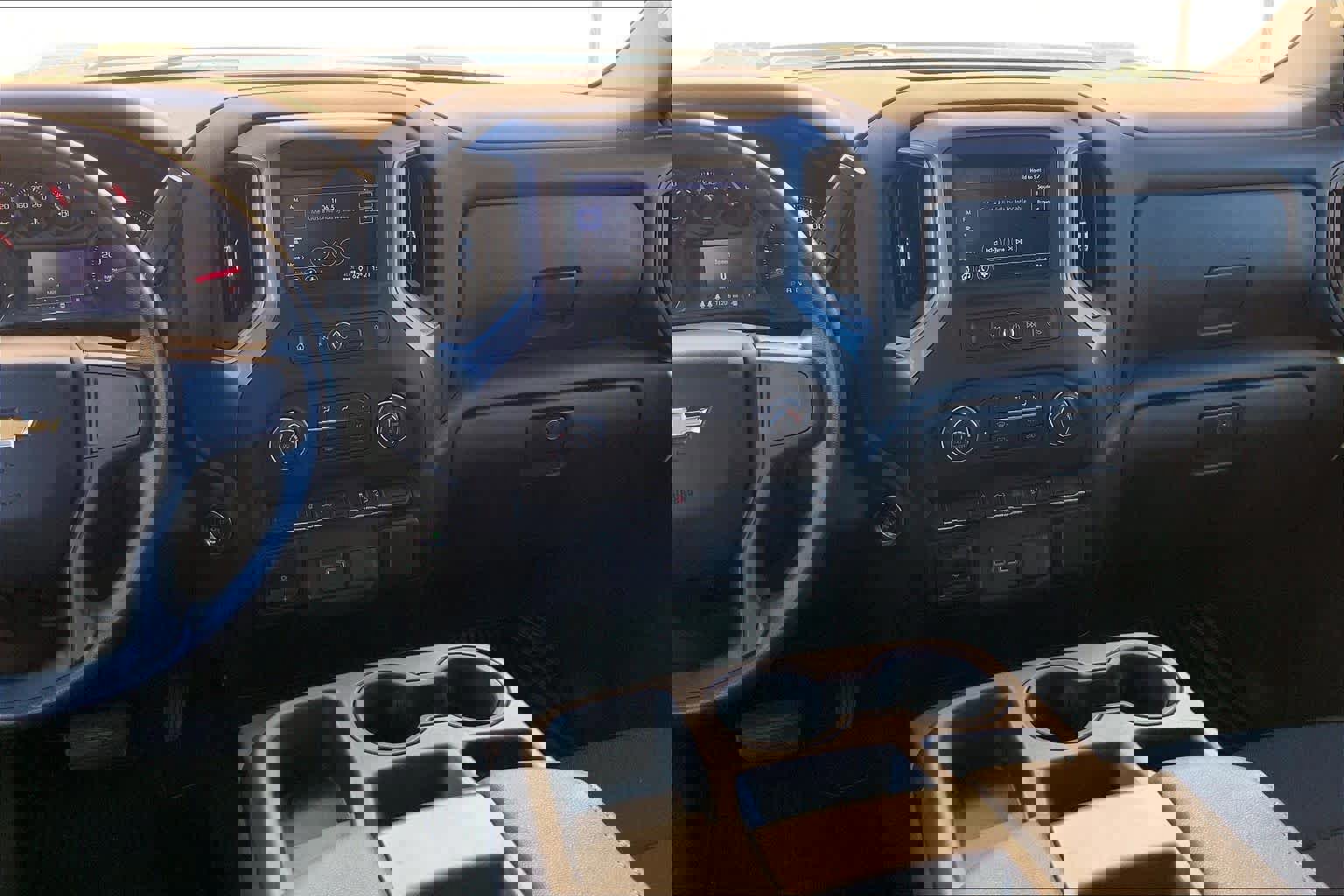 Used 2024 Chevrolet Silverado 2500 Custom w/ Custom Convenience Package image 9