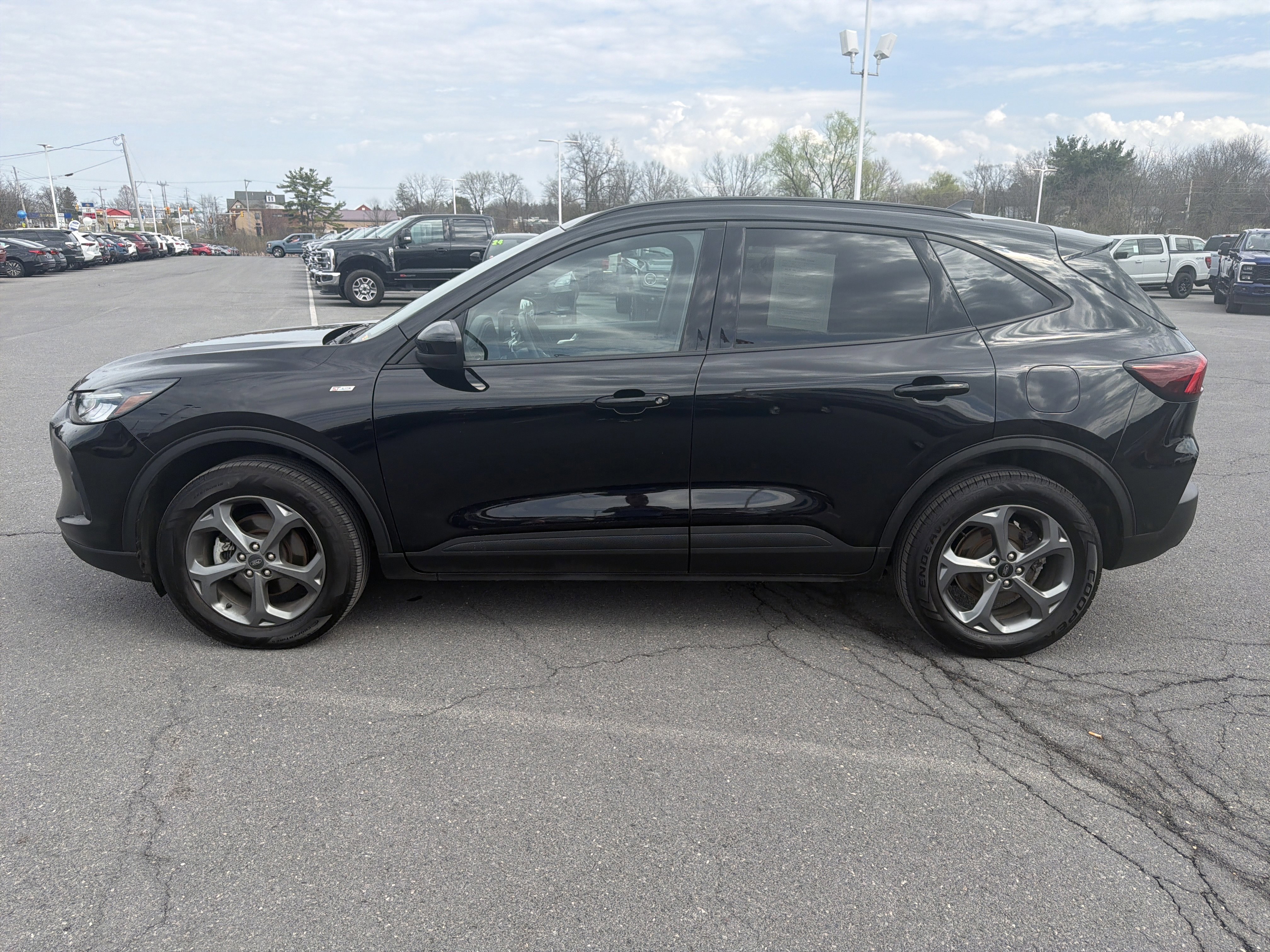 Certified 2025 Ford Escape ST-Line Select AWD/4WD image 2