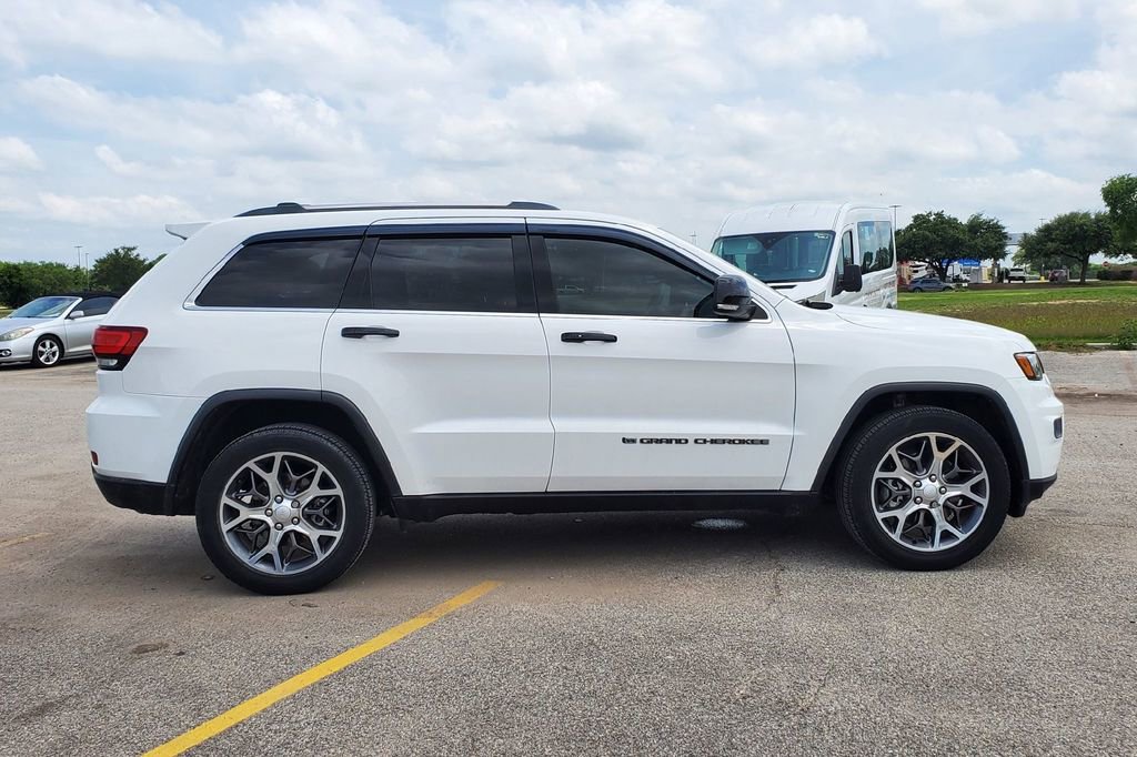 Used 2022 Jeep Grand Cherokee Limited w/ Tech Group RWD image 29