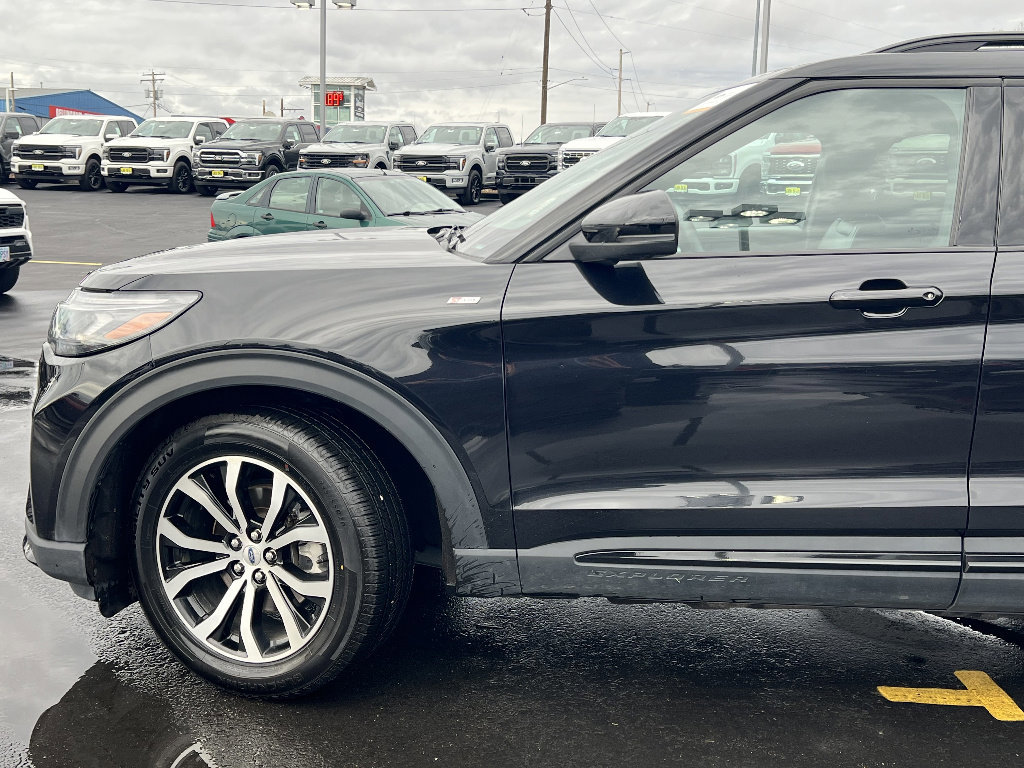 Certified 2025 Ford Explorer ST-Line image 12