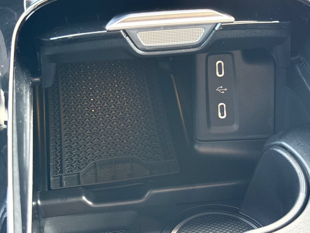 Used 2025 Mercedes-Benz GLC 300 image 22