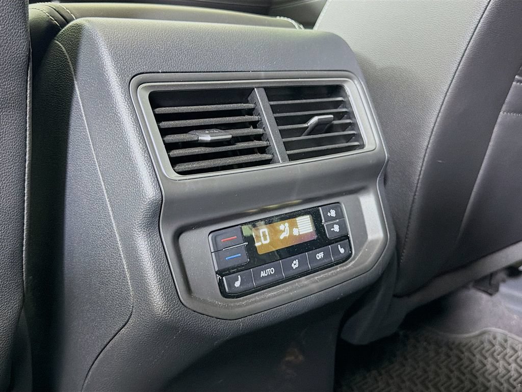Used 2024 Volkswagen Atlas SEL Premium R-Line AWD/4WD image 28