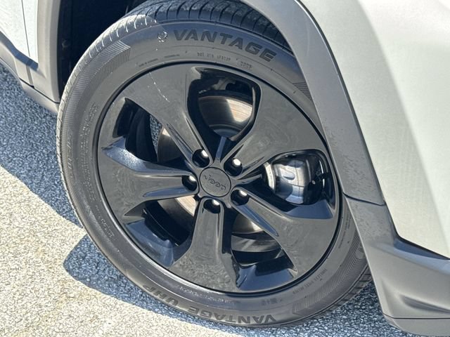 Used 2020 Jeep Compass Latitude FWD image 10