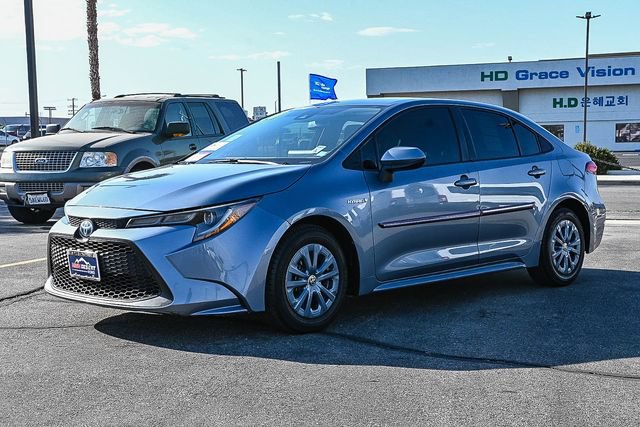 Used 2020 Toyota Corolla LE w/ Carpet Mat Package (TMS) FWD image 3