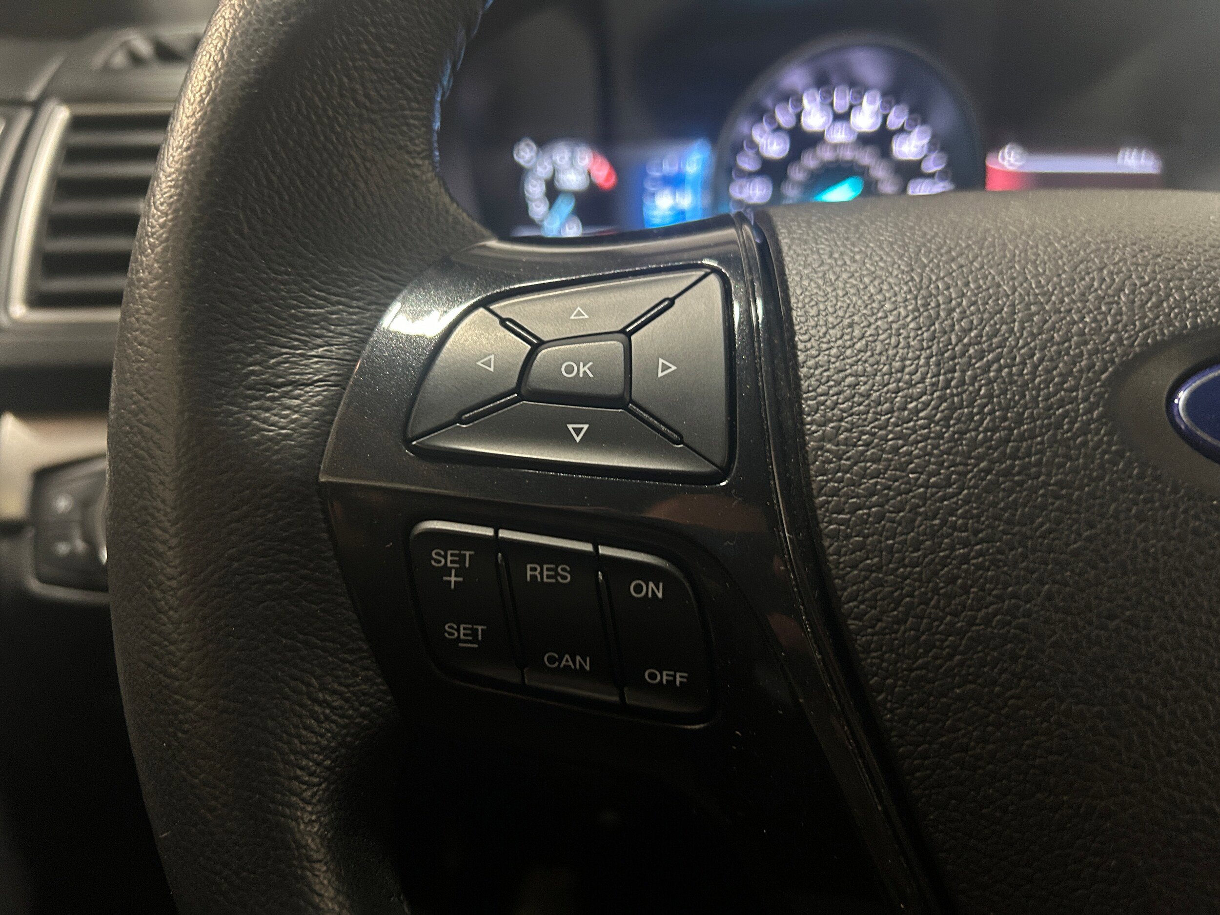Certified 2018 Ford Explorer XLT w/ Equipment Group 202A AWD/4WD image 17