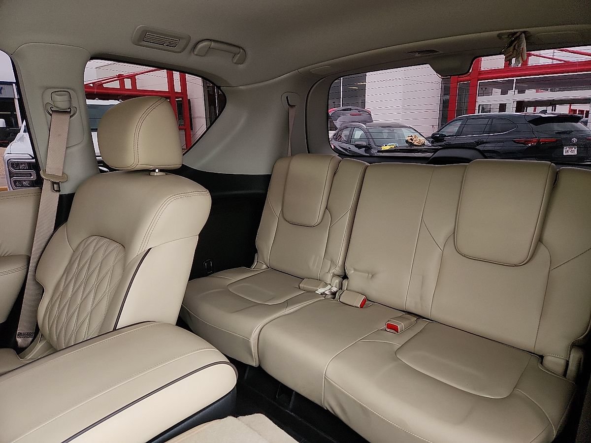 Used 2023 Nissan Armada Platinum w/ Captain's Chairs Package RWD image 5