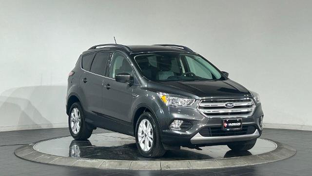Certified 2018 Ford Escape SE w/ SE Sync 3 Package AWD/4WD image 2