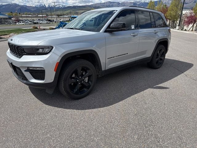 Used 2023 Jeep Grand Cherokee Limited w/ Luxury Tech Group II AWD/4WD image 1