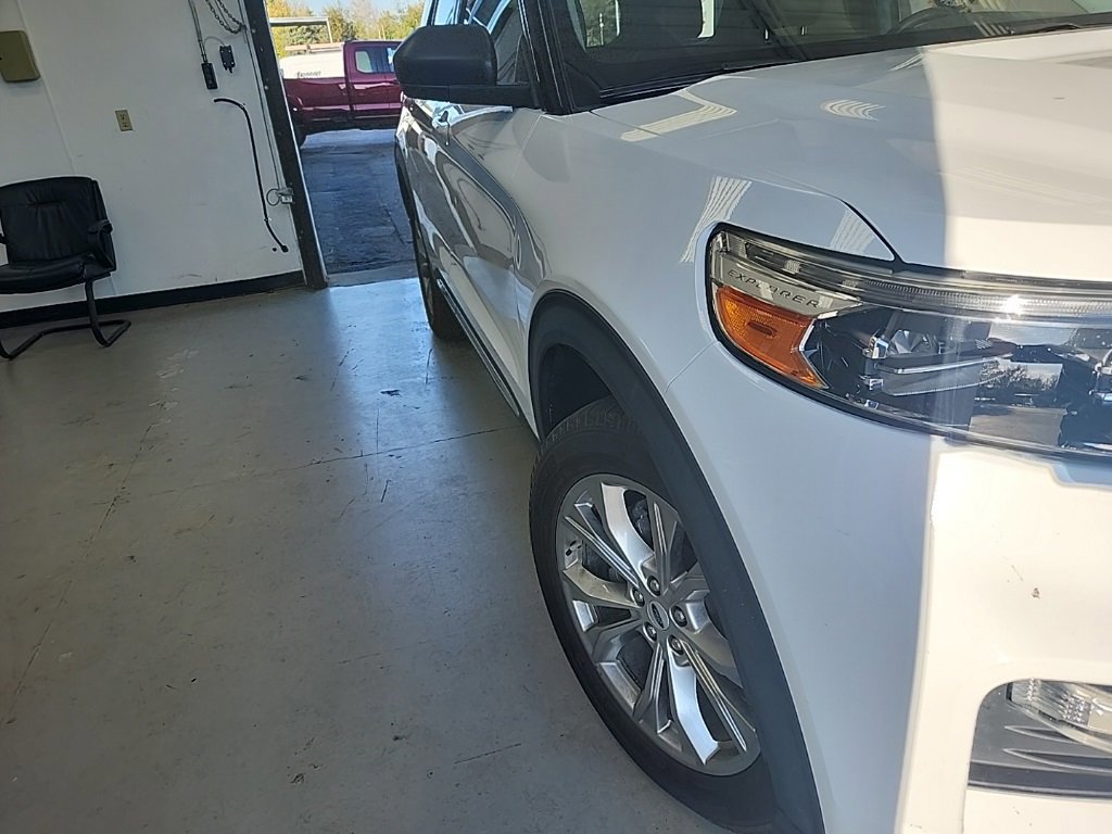 Certified 2021 Ford Explorer XLT w/ Equipment Group 202A image 2