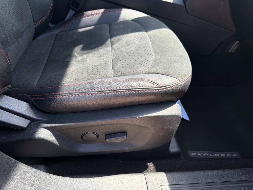 Certified 2019 Ford Explorer XLT w/ Equipment Group 202A FWD image 15