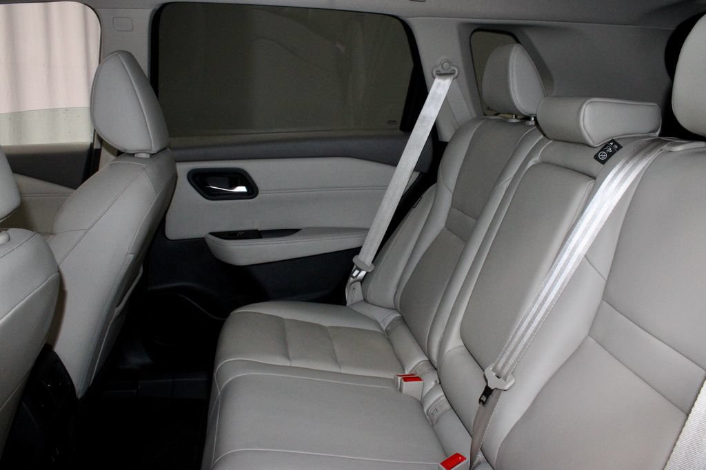 Used 2025 Nissan Rogue SL AWD/4WD image 22